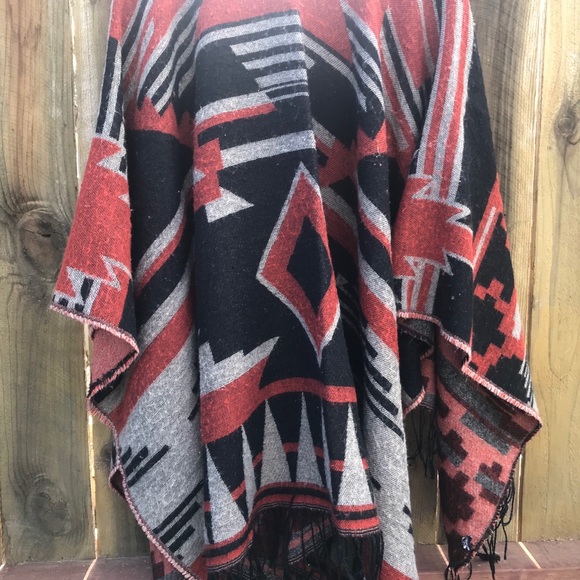 Women’s poncho/wrap. No label. One size - Picture 2 of 3
